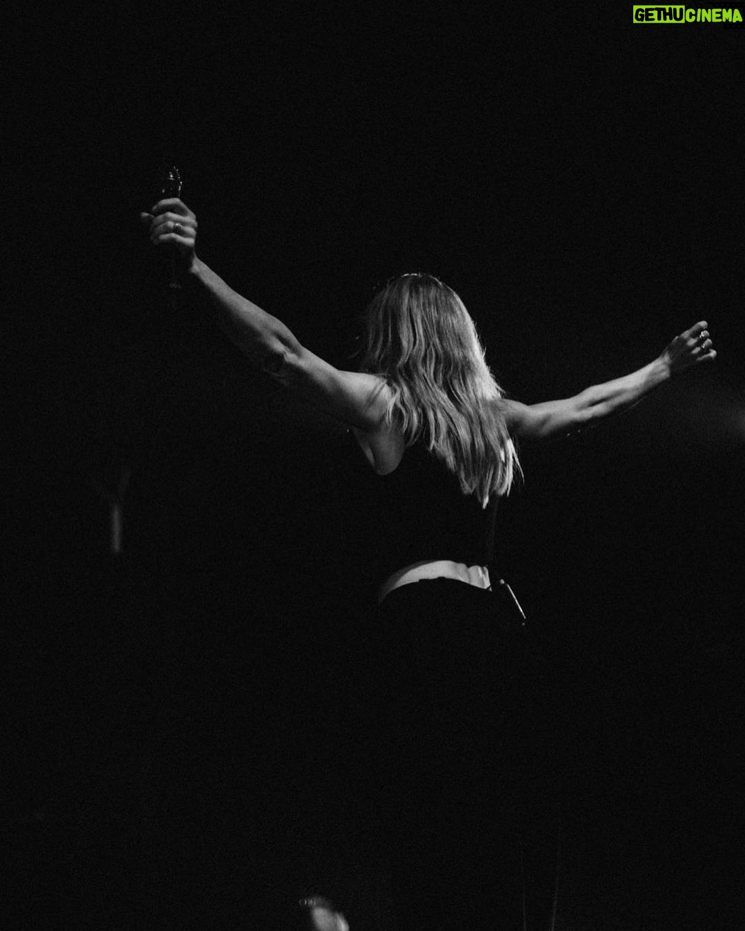 Ellie Goulding Instagram - Thank you Manchester. Adore you ❤️ 📷 @jrcmccord @stellamccartney
