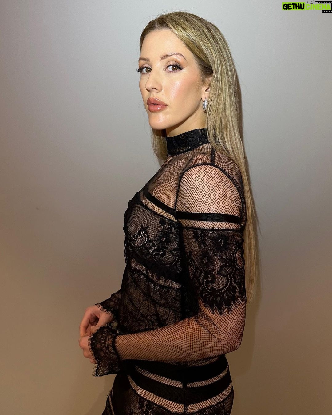 Ellie Goulding Instagram - Resilience is 🔑 (and being surrounded by goddesses) Thank you @hilakarmand @anastasiastylianou @albertaferretti 🖤🖤🖤