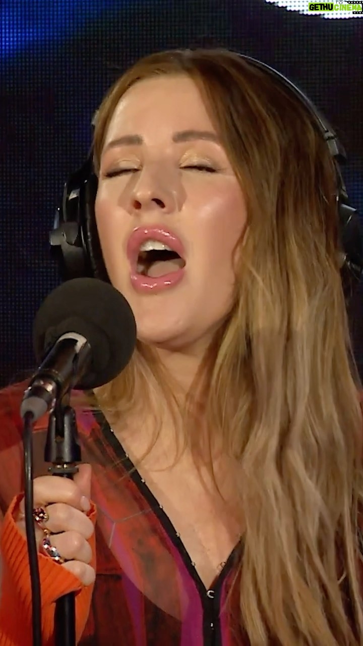 Ellie Goulding Instagram - Thank you @bbcradio1 it’s been a while! 😅 Thanks for having me back in the #LiveLounge @calvinharris you were missed 🥲 full performance available to watch now on YouTube (link in stories)