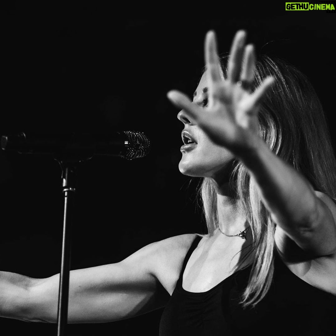 Ellie Goulding Instagram - Thank you so much Glasgow. I won’t forget that one 🏴