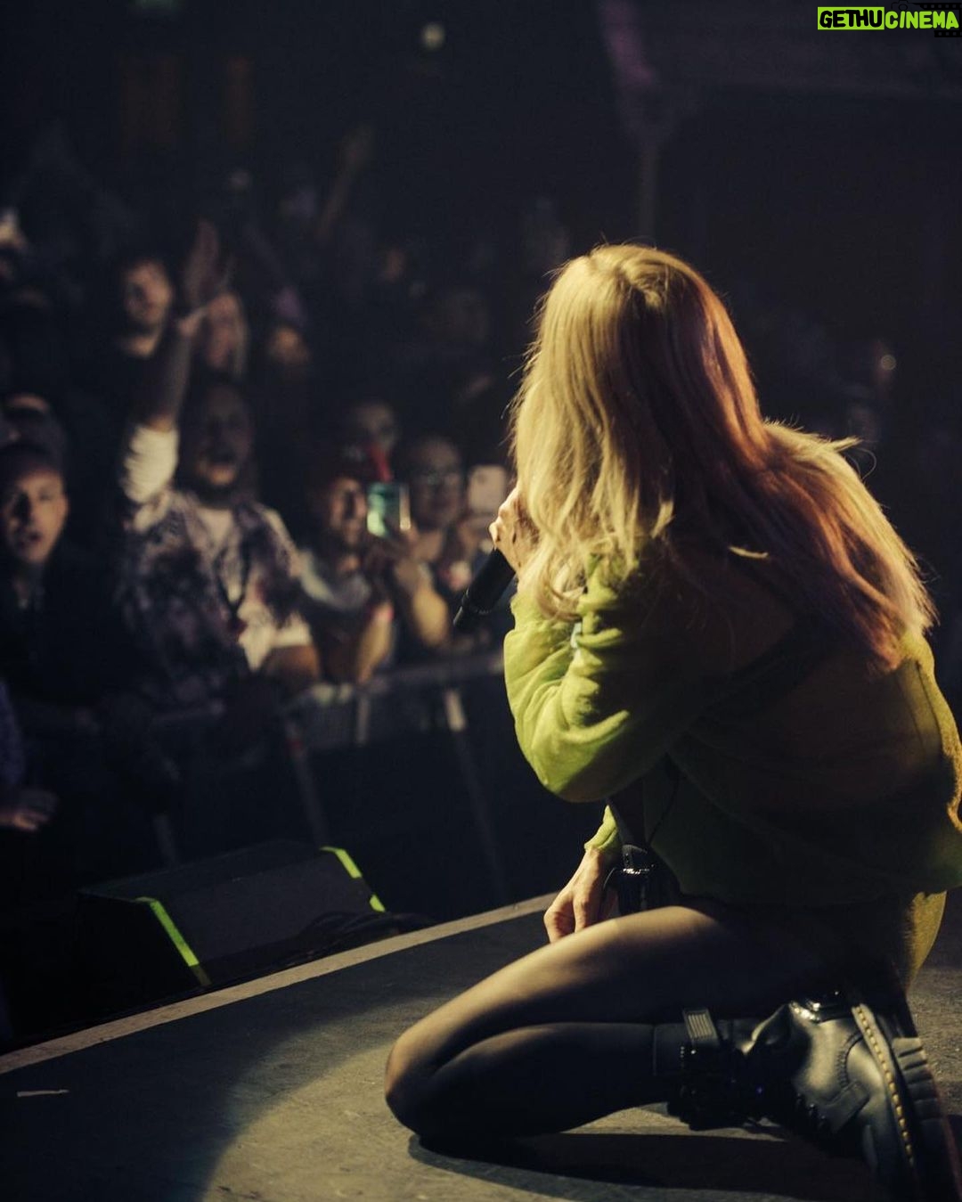 Ellie Goulding Instagram - Thank you so much Dublin, I missed you guys. As ever the best place to start my wee tour this year :) 💚 @jrcmccord