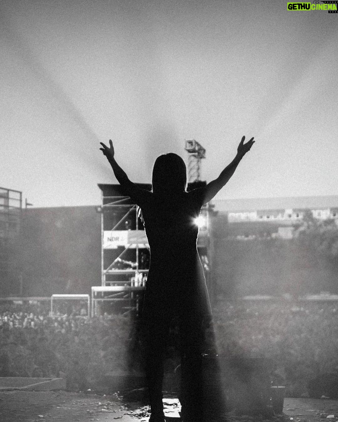 Ellie Goulding Instagram - Thank you Hannover 💘 📷 @jrcmccord