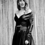 Ellie Goulding Instagram - Can we allow a Serpentine Party redo … because my stylist @georgmedley posted better ones which I have now stolen 🤣 Thank you to @philosophyofficial for this beautiful goth glam creation. I am so lucky to work with (and wear) the very best 🖤🖤🖤 Hair @anastasiastylianou Make up @monaleannemakeup Thank you for having me @hansulrichobrist and @bettinakorek