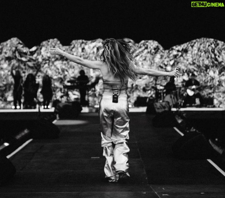 Ellie Goulding Instagram - Werchter! 📷 @jrcmccord