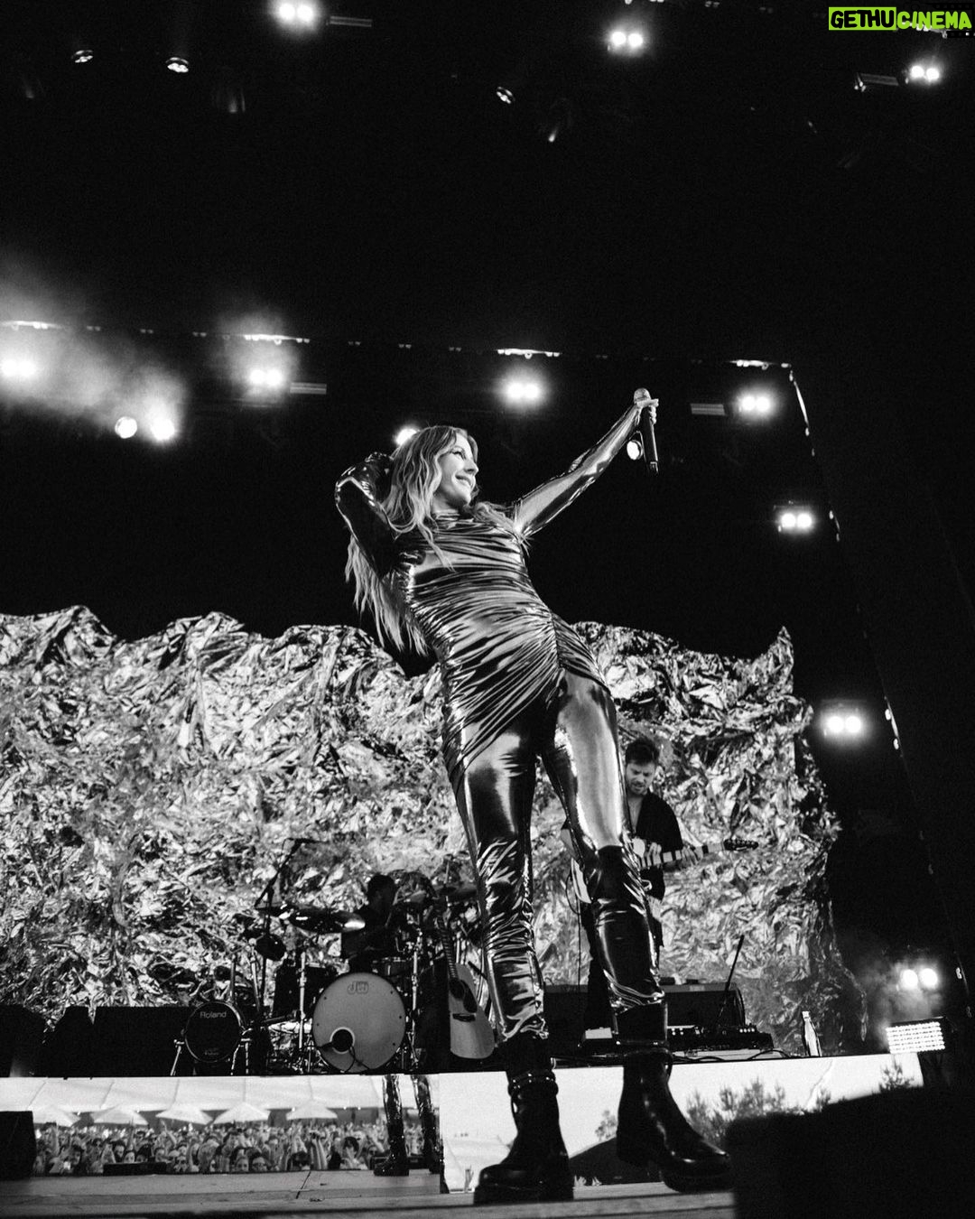 Ellie Goulding Instagram - Damn near caught fire đđŽâđ¨ âī¸đĒŠâī¸ Thanks for having me Foma . đˇ @jrcmccord @lisalaudat1