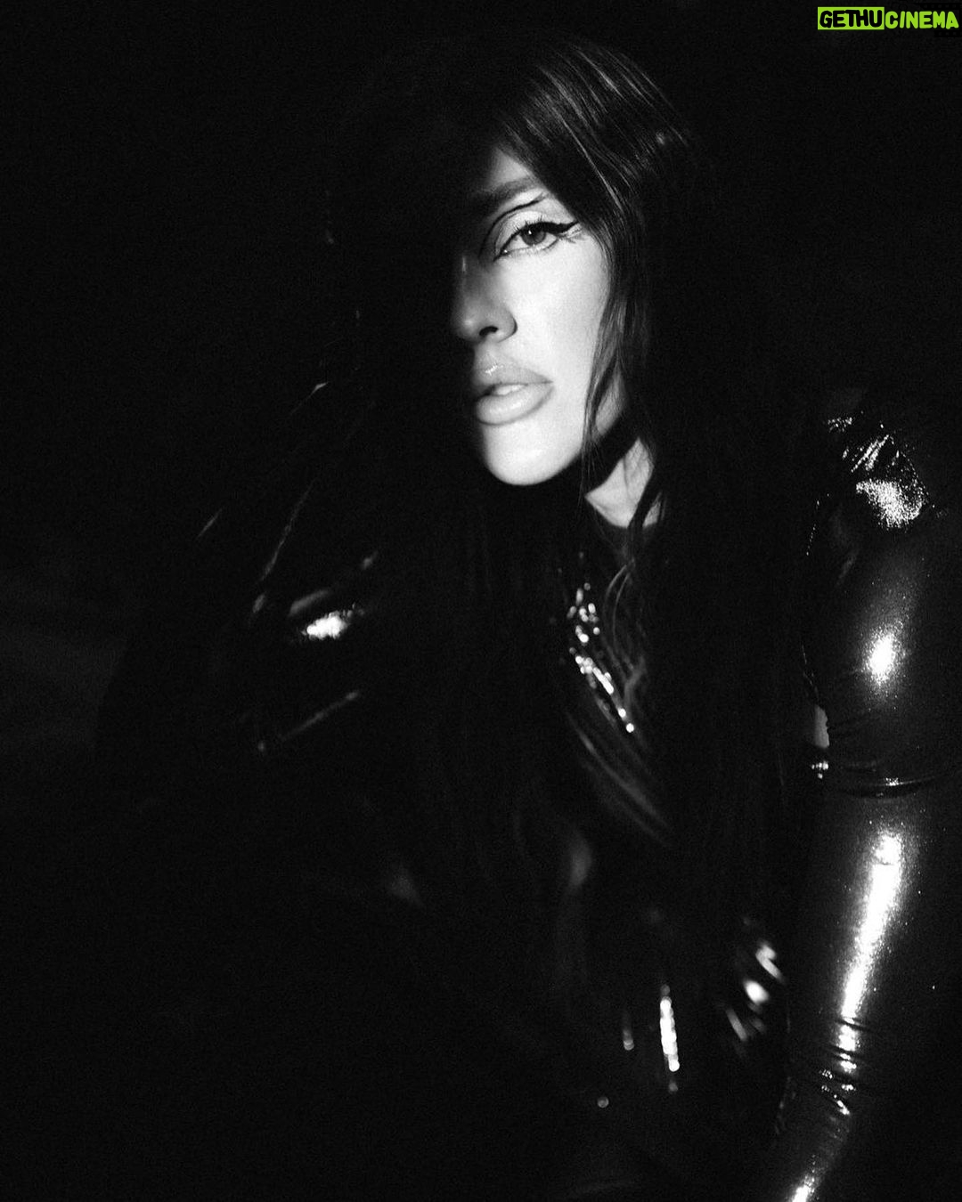 Ellie Goulding Instagram - Damn near caught fire đđŽâđ¨ âī¸đĒŠâī¸ Thanks for having me Foma . đˇ @jrcmccord @lisalaudat1