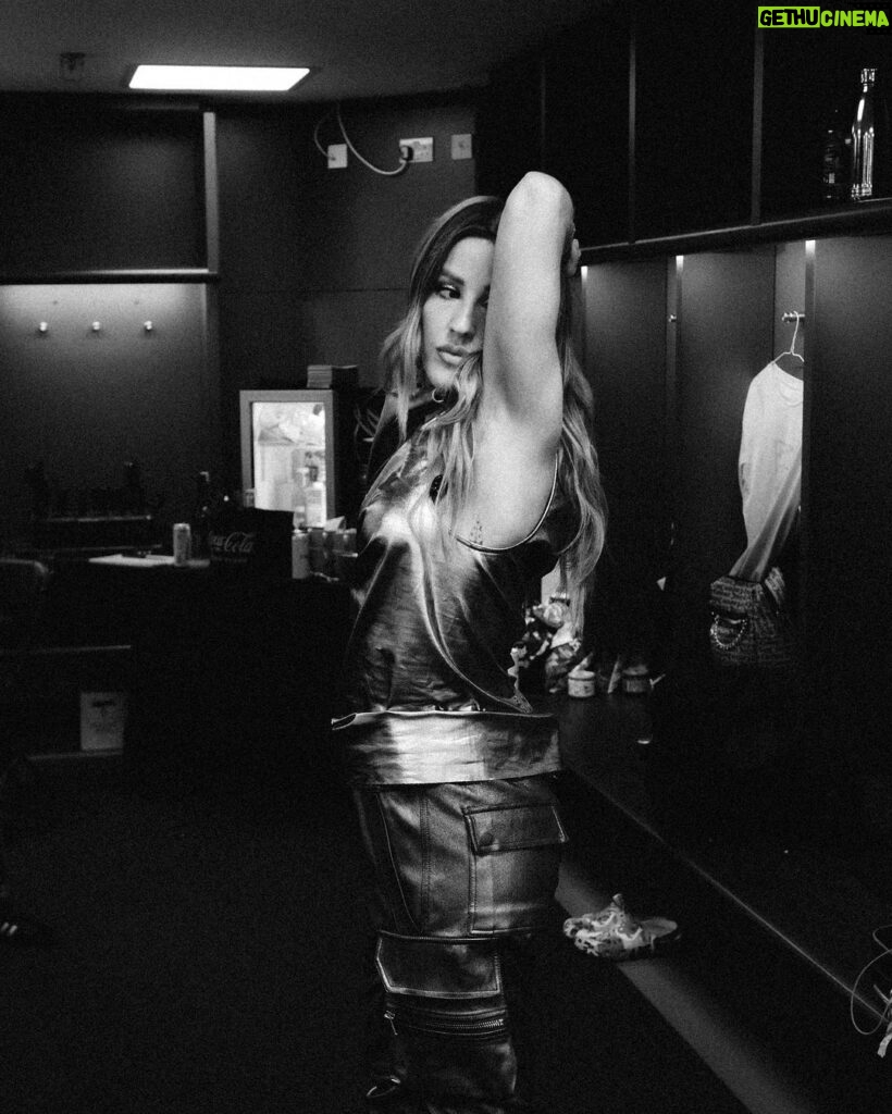 Ellie Goulding Instagram - I got my steps/ shapes in at @capitalofficial , much fun ❤️‍🔥❤️‍🔥❤️‍🔥❤️‍🔥 📷 @jrcmccord