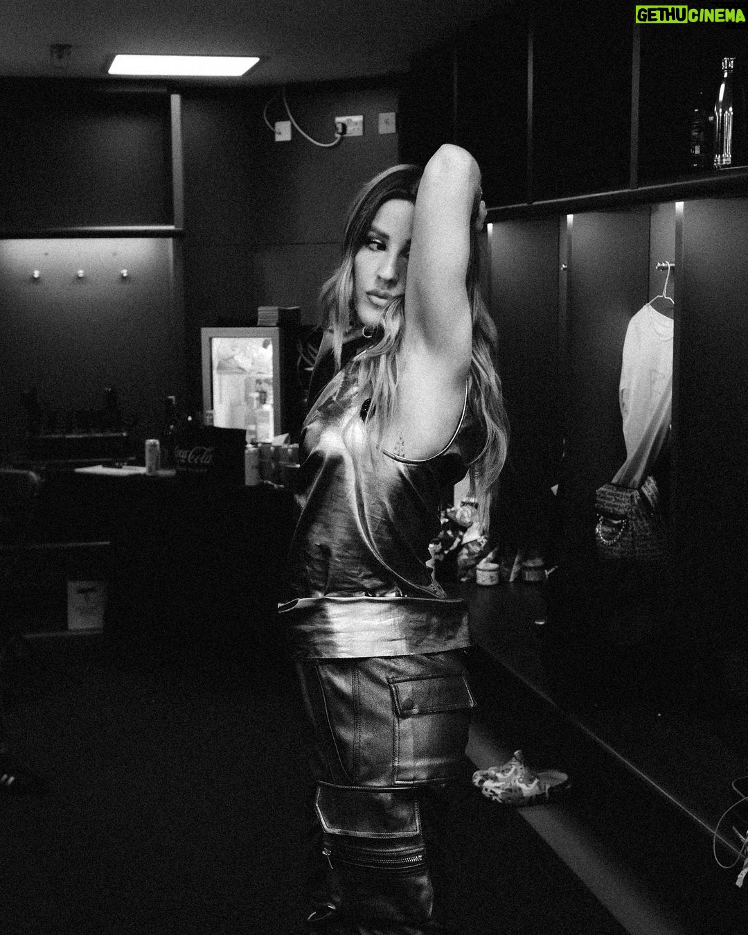 Ellie Goulding Instagram - I got my steps/ shapes in at @capitalofficial , much fun ❤️🔥❤️🔥❤️🔥❤️🔥 📷 @jrcmccord