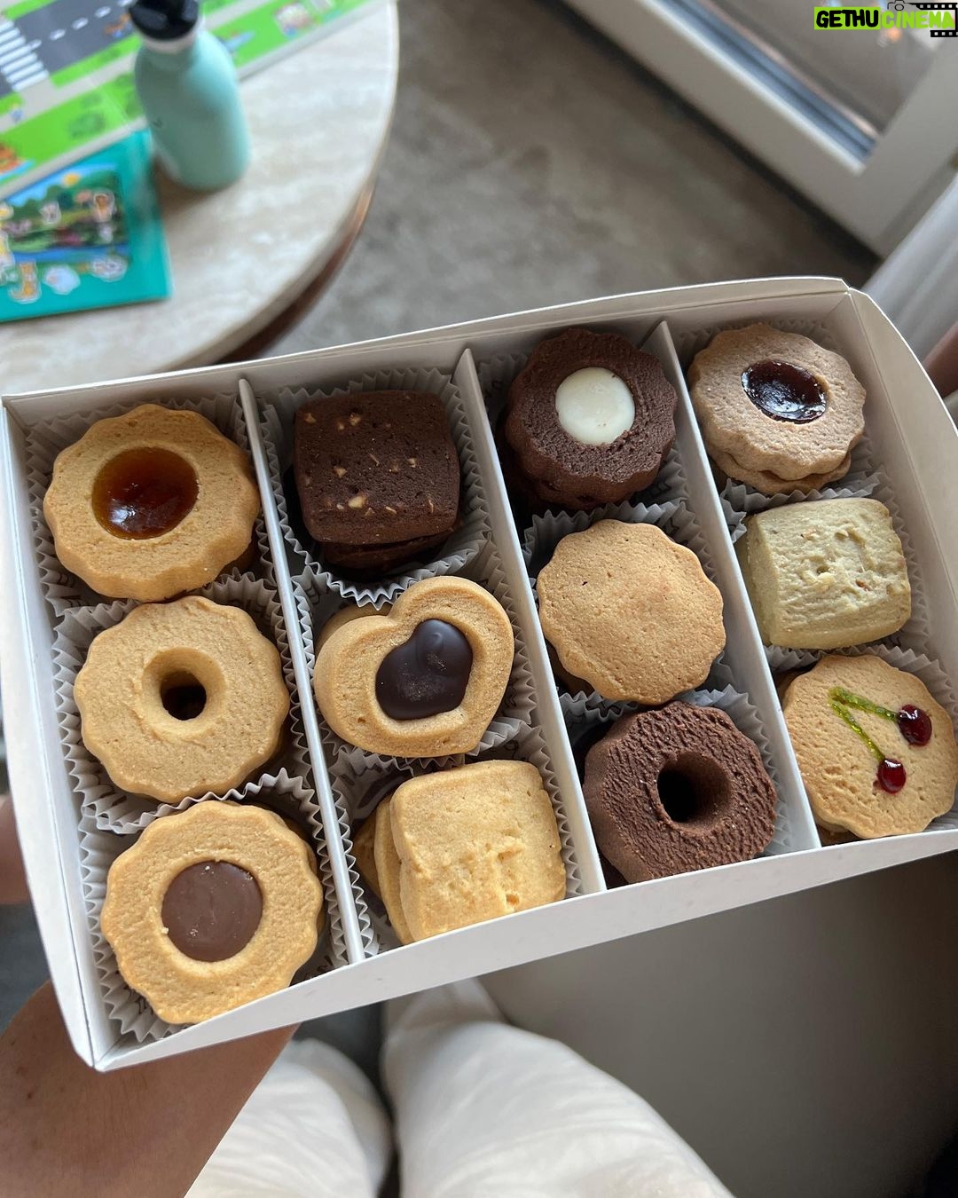 Ellie Goulding - 134.8K Likes - Shortbread pic by far the most important of this selection x 🇮🇹 @cartier