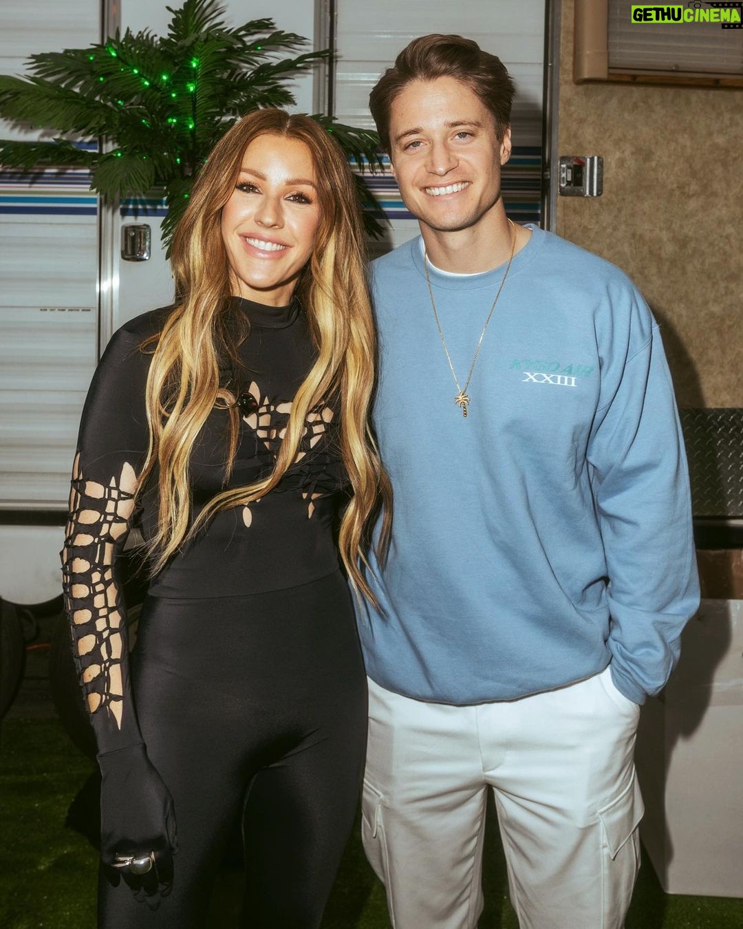Ellie Goulding Instagram - Thank you for having me @palmtreefestival @kygomusic ❤️🔥❤️🔥❤️🔥 📷 @yasi @janicedaoud @rikkigash