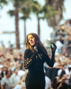 Ellie Goulding Instagram - Thank you for having me @palmtreefestival @kygomusic ❤️‍🔥❤️‍🔥❤️‍🔥 📷 @yasi @janicedaoud @rikkigash