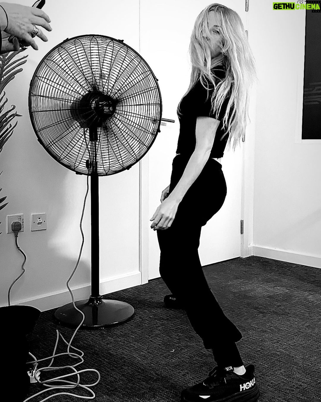 Ellie Goulding Instagram - @untoldfestivaldubai ❤️🔥❤️🔥❤️🔥 📷 @francescoomarchese Face- @sharondrugan
