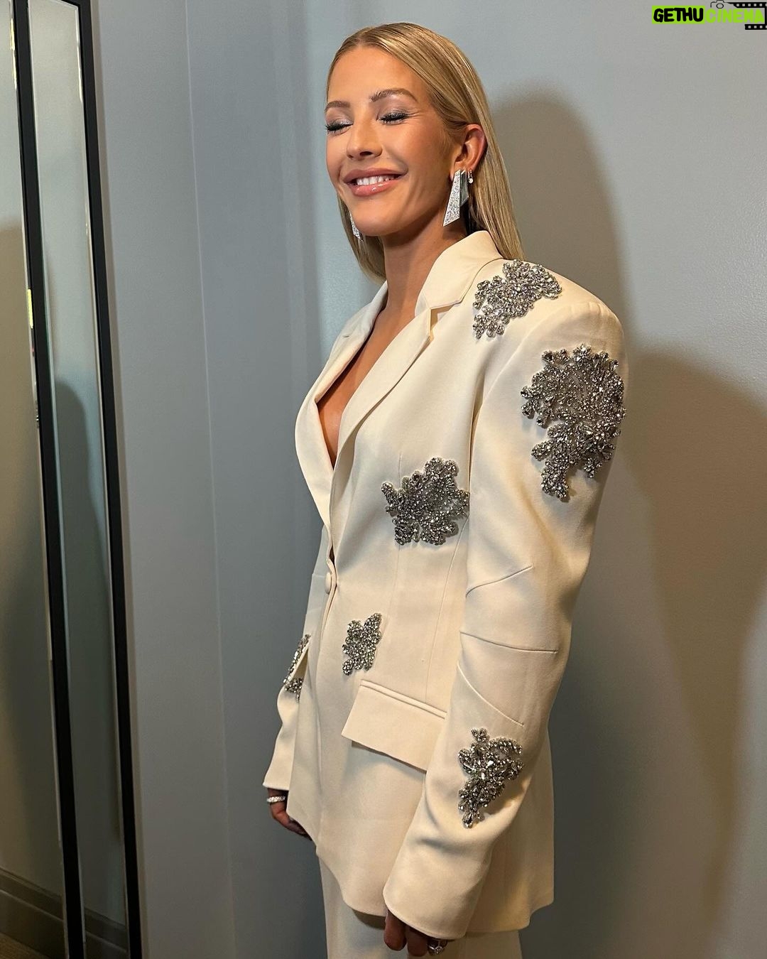 Ellie Goulding - 89.7K Likes - Clive Davies Pre-Grammys celebration with the best date in the world @honeymoon 🫠
To be in a room with some of the greatest living artists makes me feel overwhelming gratitude and pride. Thanks for having me 🤍🤍
Make up my girl @janicedaoud
Hair @rikkigash ❤️🔥
Styling @kyledevolle 🤍