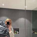Ellie Goulding Instagram - Precious things in my hands plus a great dress or two