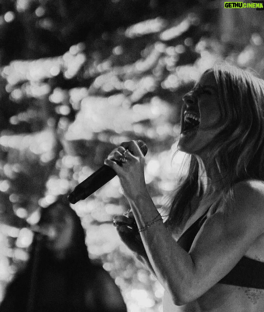Ellie Goulding Instagram - Precious things in my hands plus a great dress or two
