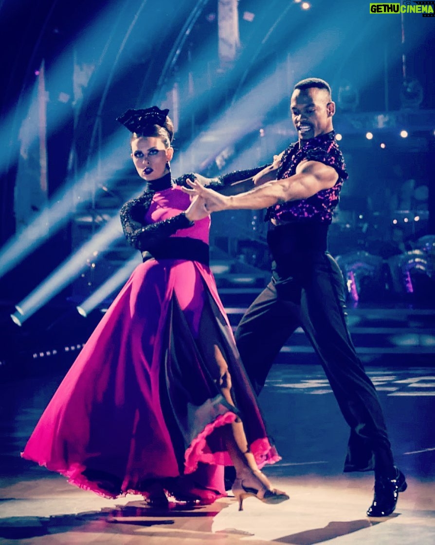 Ellie Taylor Instagram - Man I loved doing this dance with @johannesradebe πππ onwards to movie week and a veryyyy different vibe with a cheeky Cha Cha (Ps on that note, I would like to request a formal enquiry into why an earth any dance would ever start on a 2 - absolutely bats).