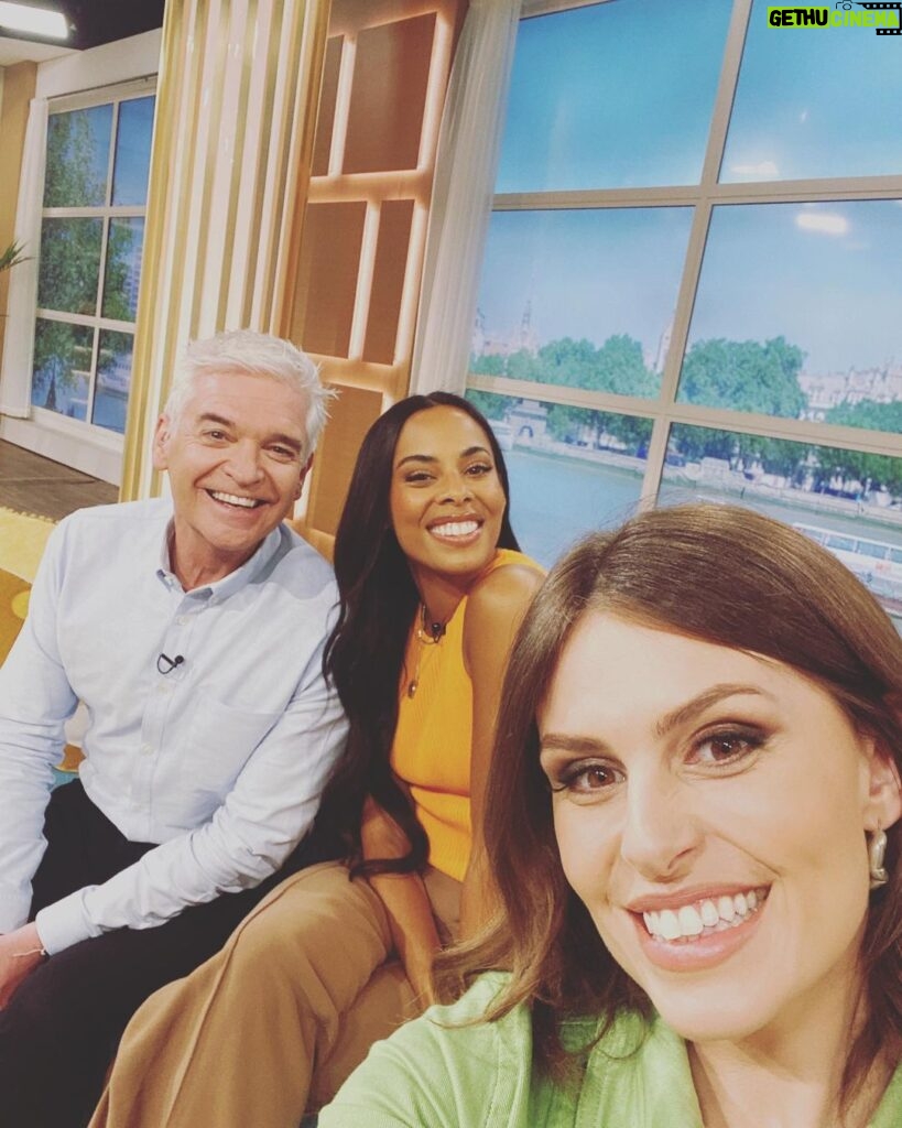 Ellie Taylor Instagram - Wasn’t sure how to tell my husband I’m leaving him to become part of a committed throuple but this seems like as good a way as any ❤️☀️ lovely to chat Phillip and Rochelle about “Let’s Make a Love Scene”, my new dating show which airs after Gogglebox on Friday on @channel4 This Morning