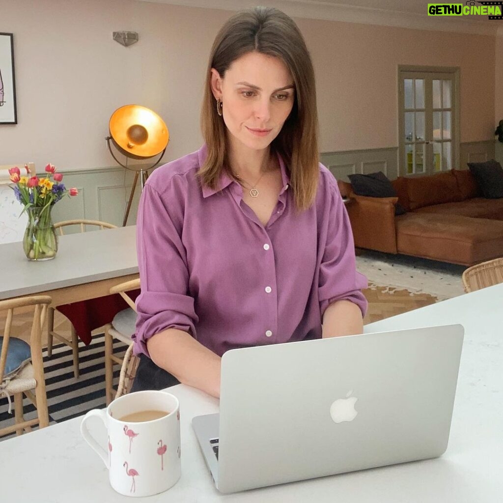 Ellie Taylor Instagram - Ad. TWO YEARS. It’s been two years since we got told to work from home. EVERY FLIPPING DAY. During lockdown I became involved in a passionate relationship with my broadband connection – whether it was Zoom stand up gigs, letting my kid play a game on my phone to stop her licking the bin (again) or some sanity-saving sessions of Game of Thrones at the end of another groundhog day, my @Sky_UK broadband was under as much pressure as my sports bra. Thank the lord we have a bit more balance this year. Working from home, but also being able to do things in person, all on my terms. Video calls in my leggings (let’s be honest, pj bottoms) after doing the nursery run. Being taught how to apply blusher correctly by a teenage girl on TikTok while the kettle boils. Filming in studios with real life actual humans. Best of both worlds. @Sky_uk #skybroadband