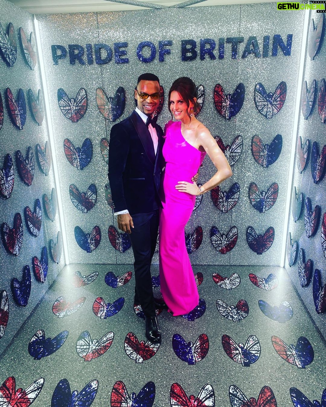 Ellie Taylor Instagram - Gorgeous night at the Pride of Britain Awards with the @bbcstrictly crew. We heard incredible stories about some truly inspirational people. Starting the day grateful that we live in country of such good eggs. Dress @safiyaa_official 💕 Bag @iknowthequeen Styling @tesswrightstylist 💫