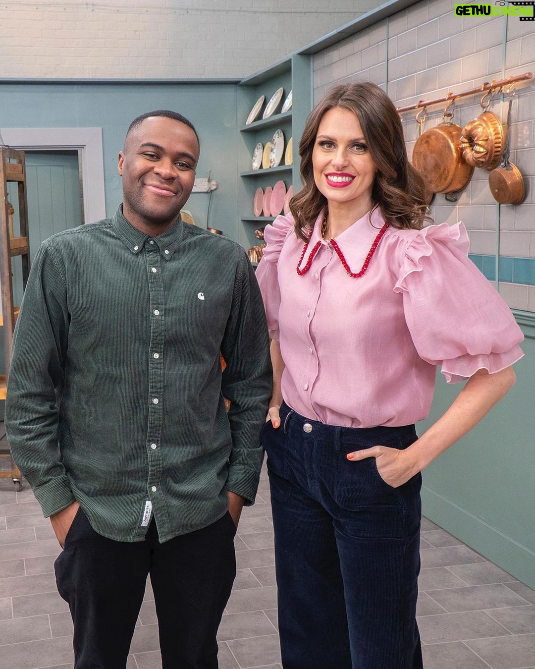 Ellie Taylor Instagram - Mum and son photo. @liamcbakes ‘Bake Off The Professionals’ on @channel4 NOW (unless you’re reading this in the future in which case, catch up on catch up babez. And if you’re from reallly far in the future then sorry about the whole climate apocalypse thing - have you tried sleeping in a damp Tshirt?) MUA @gemflossi Styling @tesswrightstylist Would tag the clothes but like all the best influencers I can’t remember where they’re from 👌 #gbbo