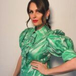 Ellie Taylor Instagram – She’s back to work and proving that being a new mum and looking glam is easy💫 💫 💫 

All you need is:
•a professional make up artist 
•multiple hours in a make up chair
•a shipping container of hair extensions 
•a stylist to source your outfit 
•a seamstress to tailor the outfit
•27x pairs of spanx to fit into the outfit 
•a bra engineered by a team of Nobel winning scientists held in place by steel and prayer.
•2568 photo attempts 
•700 million Instagram filters

Piece of piss mate *flicks fake ponytail* #relatable

•MUA @gemflossi 
•STYLING @tesswrightstylist