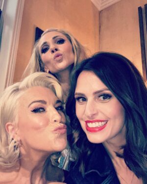 Ellie Taylor Instagram - Ep3 of season 3 Ted Lasso is out on @appletvplus and look who’s back with Stinky & Keels babes. The coven reconvenes 💫
