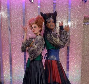 Ellie Taylor Instagram - Watching @bbcstrictly Halloween spesh and it’s a year today since my sister @johannesradebe and I topped the leaderboard, and my husband asked if I was wearing fake teeth. Reader - I was not. 🦷 🧙‍♀️ 🎃