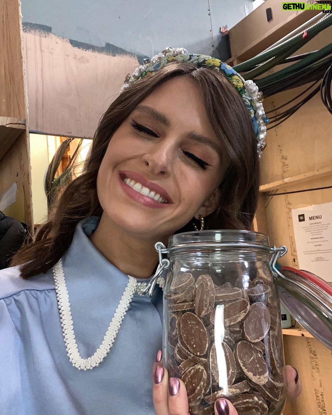 Ellie Taylor Instagram - Tonight is the final of Bake Off The Professionals! 8pm! Who do you reckon will edge it?? Wanted to give a big shout out to the people who get me looking TV ready so firstly @tesswrightstylist who styled all the brilliant bonkers outfits a girl could dream of. I love colour/patterns/dressing like a 7 year old 💕 🌈 And to @gemflossi who painted my face, twiddled my barnet and became camp counsellor to me and @liamcbakes thank you for turning a troll into a glam human and repairing my lipstick after my regular scoff sessions 🐷
