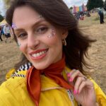 Ellie Taylor Instagram - Back from our first family festival foray @thebigfeastival! All of us had such an ace time and it was so brill for kidos. Highlights include ACTUAL JUSTIN FROM CBEEBIES WHO WAVED AT US, closely followed by Mel C (who for some reason my daughter insisted on referring to as ‘Tiramisu’) and naturally, HRH Rick Astley who was perfect for unleashing some unhinged mum dancing to. (Despite what the Rick video suggests, I hadn’t in fact broken in and scaled a fence - we were #gifted tickets and felt very lucky.) Now to sleep and convince my girl that three days is probbbbably long enough to keep the face gems on for… #bigfeastival The Big Feastival