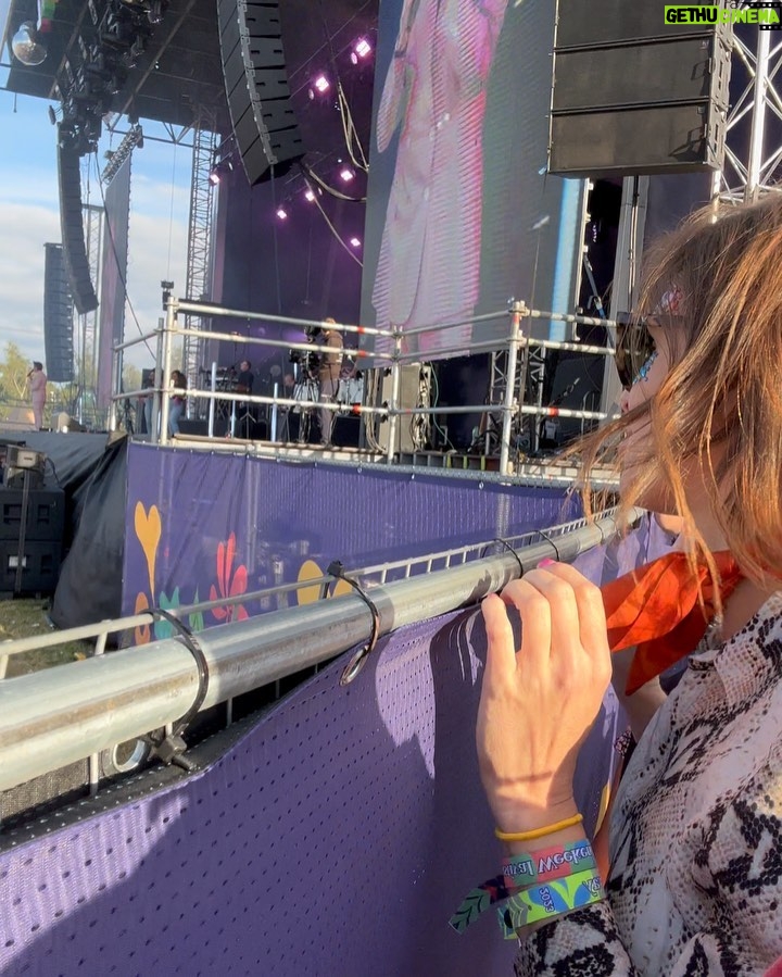 Ellie Taylor Instagram - Back from our first family festival foray @thebigfeastival! All of us had such an ace time and it was so brill for kidos. Highlights include ACTUAL JUSTIN FROM CBEEBIES WHO WAVED AT US, closely followed by Mel C (who for some reason my daughter insisted on referring to as ‘Tiramisu’) and naturally, HRH Rick Astley who was perfect for unleashing some unhinged mum dancing to. (Despite what the Rick video suggests, I hadn’t in fact broken in and scaled a fence - we were #gifted tickets and felt very lucky.) Now to sleep and convince my girl that three days is probbbbably long enough to keep the face gems on for… #bigfeastival The Big Feastival