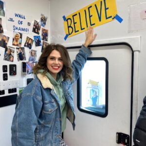 Ellie Taylor Instagram - So here we go then - the final Ted Lasso drops today 💙 What a privilege to be a part of such a stellar show and cast. 

Thanks to Jason, Brendan, Joe and Bill for making me your Sassy. Thanks to the writers for giving me such tasty lines. Thanks to the Ted fans who are always so beautifully cheerful. And thanks to the universe for nudging me to go to the audition which was so geographically inconvenient I almost didn’t bother… (a train and two buses? TWO buses? Come on)😅 

See ya Ted, you lovely moustached wally👋♥️ 

@appletv 
#tedlasso
#believe