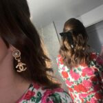 Ellie Taylor Instagram – Dressed all rosy to go to the British Book Awards. Delighted to present HRH @davinamccall and Dr Naomi Potter with Book of the Year for their amazing work, “Menopausing”. 

Gorgeous to be in a room filled with fellow book geeks. The geeks shall inherit the earth (…once we’ve just finished this cuppa and the chapter we’re on…)

Beautiful frock lent to me from @queensofarchive. And how gorge is the hair? NORMALISE WOMEN IN THEIR LATE THIRTIES WEARING BOWS 🎀

MUA @gemmatylermua 🥰🥰🥰
