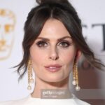 Ellie Taylor Instagram – Baby’s first BAFTA 💛
Swipe for generic posing followed by how I looked at the beginning of the day about to clean pigeon shit off the trampoline.

Make up @hannahmartinmakeup 
Styling @tesswrightstylist 
Dress @safiyaa_official 
Clutch @cultgaia 
Earrings @chanelofficial