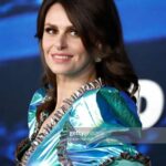 Ellie Taylor Instagram – What a treat to trot down the blue carpet to celebrate all things Ted Lasso season 3, while dressed as the green Quality Street.

Forever grateful to Jason and co for letting me be a part of this incredible, beautiful show, and even more grateful it bought @hannah_waddingham and her arms into my life💪💕

#believe #tedlasso @appletvplus 

💄 @jessica.ahn 
💁🏻‍♀️ @paulnortonhair 
👗 @celiabdesigner 
👠 @terrydehavilland 
💕Styled by @tesswrightstylist The Crown & Anchor Richmond Ted Lasso
