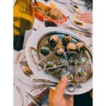 Ellie Toyota Instagram - 🍽 今年の写真は今年のうちに。 写真映えするパリの食卓。 なにをいただいても美味しかった🤤 気がつけばもう2022年も残りわずかですね。 やり残したことはありませんか？ 私は大掃除をしっかりやりたいなぁ。🧼