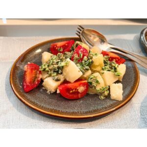 Ellie Toyota Instagram - 👩🏻‍🍳
@kyokosalbot サルボ恭子さんのフランス料理レッスンへ♩
春ぶりに参加できて嬉しい。

冬にぴったりの煮込み料理🥘と
メインを煮込んでいる間に
ササッと準備できそうな前菜＆
デザート（フォンダンショコラ🤤）も！

日々のことに追われたり、
心にゆとりがないと、
料理のモチベーションが下がってしまいがちですが、
“こんなに素敵なメニューがおうちで作れるのー？！”
と年末年始に向けてまたやる気が湧いてきました🥰

美味しいものを食べてる時間って
幸せだもんなぁ。