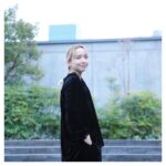 Ellie Toyota Instagram - 🎙️ 〜お知らせ〜 明日（2/14）の17時から、 Podcast番組『豊田エリーのひとりごとーく』がはじまります！ メイントピックは演劇のことや、好きなこと、日々の話になりますが、 なによりも、メッセージを通してみなさんとお話しできるような番組を目指しています🦩 ぜひ明日の第一回配信も聴いてもらえたら嬉しいです。 Apple Podcast, Spotify, Amazon Music, Castbox, Google Podcast、 お好きなアプリで検索すると出てきます😉 このインスタとも、言葉と写真で連動していけたら楽しいな。 こういう話を聴きたい、などもぜひ教えてくださいねー🥰 #豊田エリーのひとりごとーく #ひとりごとーく @foyerpodcast