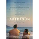 Ellie Toyota Instagram - 📹 『aftersun / アフターサン』 見せなかった表情、語られなかった言葉のその行間に、 自分や周りのひとを思い浮かべる。 ビデオテープには残っていない、些細でいとおしい記憶。 ここがこうで、こう面白いの、 なんて説明できないけれど、本当に好きな映画になった。 父が日本語の練習に書いていた短い日記を読んだときに 胸がぎゅっとした感覚を、今朝ふと思い出す。 #aftersun #elliecinema この映画を観てからの、た組『綿子はもつれる』。 年齢を重ねてもひたすら未熟でしかいられないことついて考える 興味深い映画と演劇の二本立てだった。