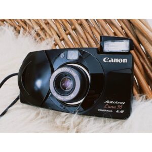 Ellie Toyota Instagram - 📸
今回の旅の相棒。
Canon Autoboy Luna35

中古で数千円だったので、
そもそもちゃんと写るのか？🤔
という不安を抱えながら現像。

結果、柔らかい質感と逆光のとらえ方がとても好き。
捨てられずに私の元まで来てくれて嬉しいよ。
#canon #autoboy #filmphotography