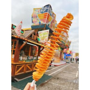 Ellie Toyota Instagram - 🇩🇪
ドイツ旅。
飲んで、食べて、飲んで、食べて、食べて、食べて…
こわくて体重計にのれません笑

住んでいるように滞在できて、最高に楽しかった。
娘と私をおうちに泊まらせてくれたりさちゃんファミリーに感謝🥰