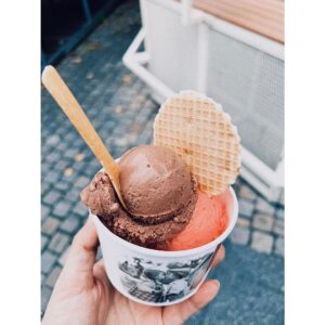 Ellie Toyota Instagram - 🇩🇪
ドイツ旅。
飲んで、食べて、飲んで、食べて、食べて、食べて…
こわくて体重計にのれません笑

住んでいるように滞在できて、最高に楽しかった。
娘と私をおうちに泊まらせてくれたりさちゃんファミリーに感謝🥰