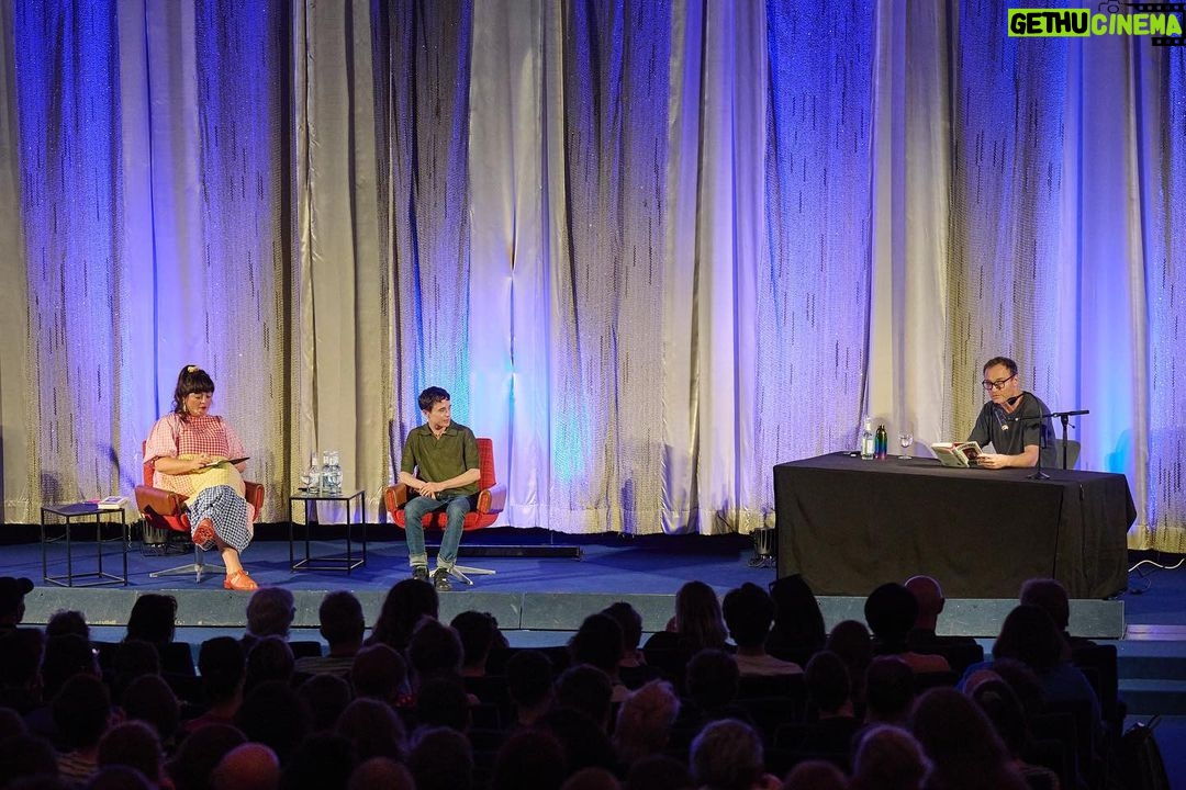 Elliot Page Instagram - Pageboy in Germany 🇩🇪 What a thrill to visit Berlin and Cologne for the last stops of the Pageboy release tour. @pinkponkpink moderated both of our events and was a wonderful host. I loved speaking to such vibrant audiences at @kinointernational in Berlin and @kulturkirchekoeln in Cologne! Now it’s time for my dog Mo to head home and catch up on some sleep ❤️ 📸: ©Ast/Juergens