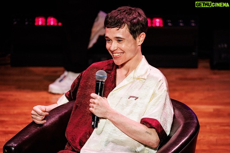 Elliot Page Instagram - An incredible start to the Pageboy tour last night with the phenomenal @raquel_willis. Thank you to everyone who came to @townhallnyc, you made the first night really special. ❤️ Tickets for the global tour are on ElliotPageBook.com
