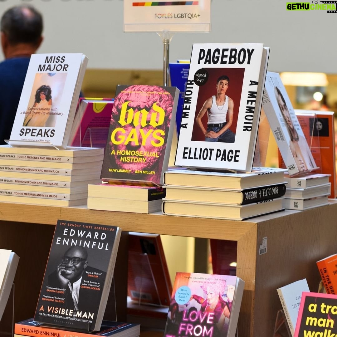 Elliot Page Instagram - Support independent bookstores! A massive thank you to each and every one who has chosen to carry Pageboy ❤️📚