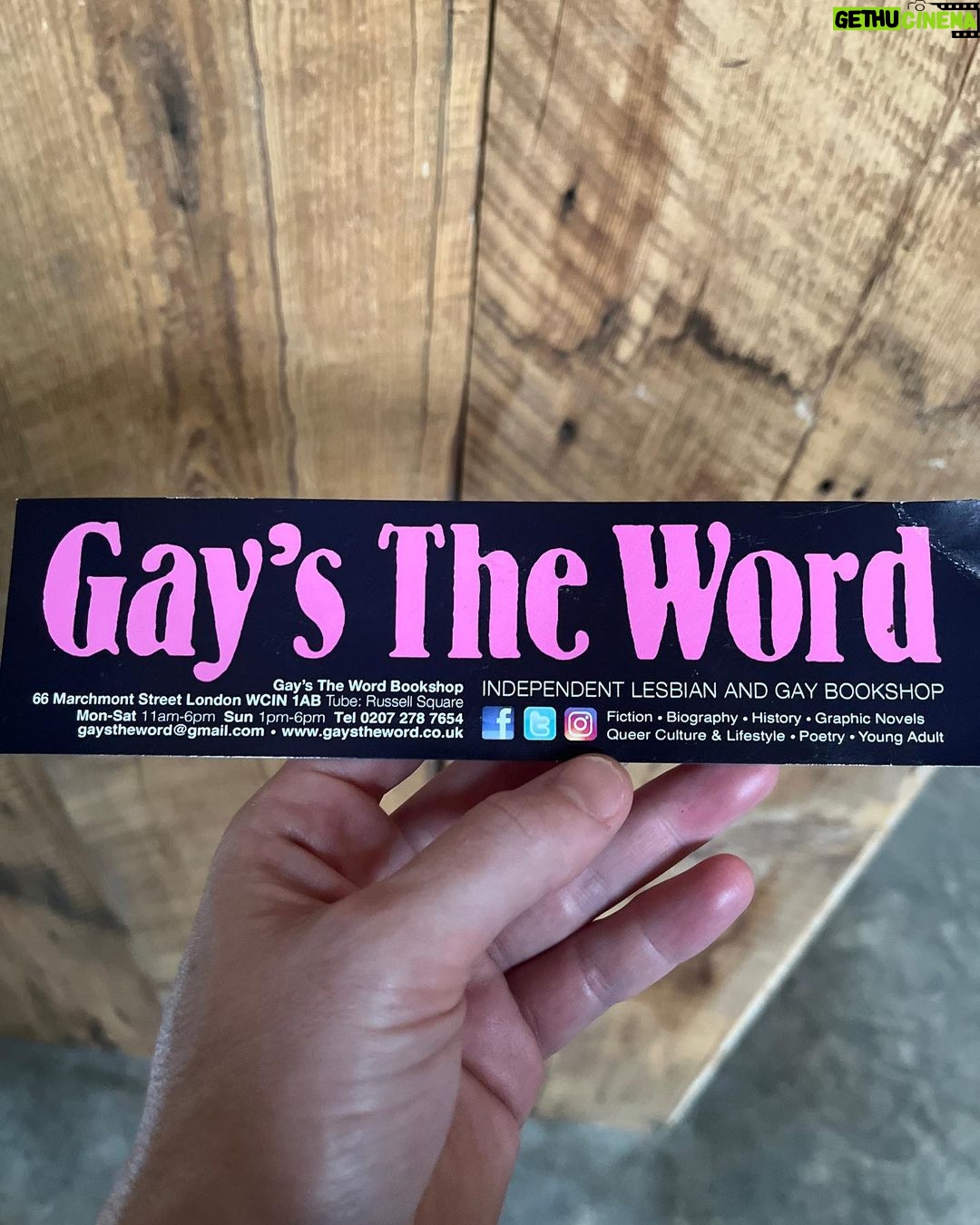 Elliot Page Instagram - Sending a big thank you this #BookLoversDay to all the indie bookstores making room on your shelves for Pageboy and creating space for our LGBTQ+ community and stories. 📚 📍 @roomofonesownbooks in Madison, WI & @gaysthewordbookshop in the UK 🏳️⚧️🏳️🌈