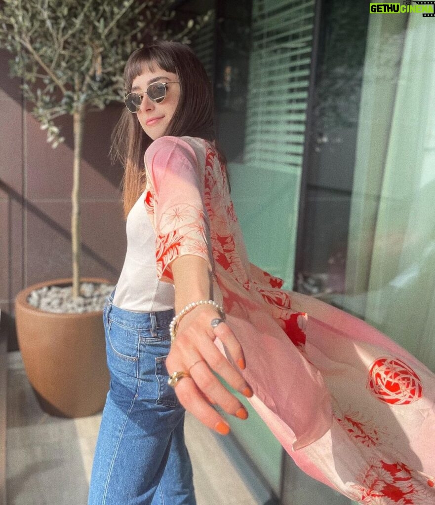 Ellise Chappell Instagram - 🤍 thank you @edited_closet for sending me this beautiful vintage kimono - I’m in love! 🌸🤍