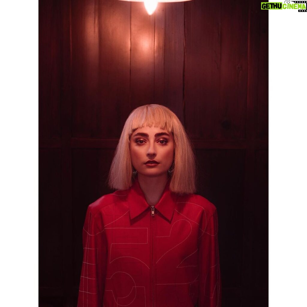 Ellise Chappell Instagram - it’s another one from my @coolamericamag shoot with @josephsinclair 🖤🖤 @hollyelgeti on the garms, @amanda.grossman on the paint, @naradkutowaroo on the locks 💥💥💥 The Guardhouse