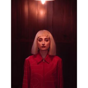 Ellise Chappell Instagram - it’s another one from my @coolamericamag shoot with @josephsinclair 🖤🖤 @hollyelgeti on the garms, @amanda.grossman on the paint, @naradkutowaroo on the locks 💥💥💥
