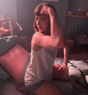 Ellise Chappell Instagram - Young Wallander: Killer’s Shadow is coming in 2 days which gives me an excuse to bring back these photos of me looking BUFFFFFFF on set. I’m not this hench in real life - it’s some magic trick of the light and I DIG IT. Thanks @gautegun for giving me guns for a day 💪🌝