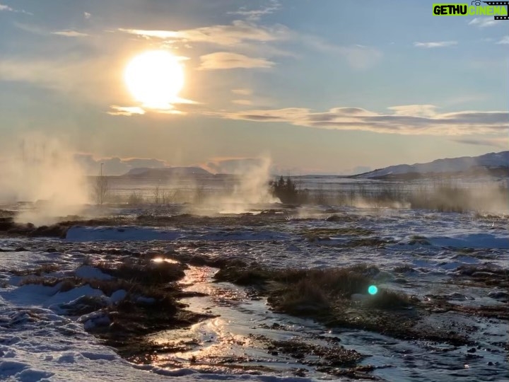 Ellise Chappell Instagram - HAPPY EARTH DAY πππβ₯οΈ I love travelling to places like the above (this is by the Geysir in Iceland) that remind me of how small/insignificant I am and how EPIC the world is, but we can also choose to be reminded of that everyday in the smallest things - our planet provides us with so much beauty and so many miracles that allow us to BE. On this Earth Day, letβs take it as an opportunity to connect, and feel humbled and amazed by everything the world offers us, whether that be a breeze, the grass, a rain cloud. And letβs RESPECT and PROTECT it!! Letβs COLLABORATE with it. Even if we take the smallest actions towards protecting our planet, they all add up: finding an organisation to support, buying less plastic, growing your own herbs etc. What do you do to show the Earth you love her? β₯οΈπππ #earthday #happyearthday #everydayisearthday